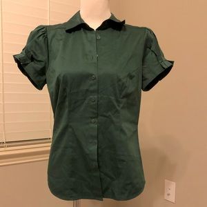 Size medium The Limited hunter green shirt sleeve button down shirt